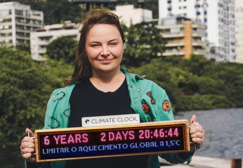 relogio no cristo redentor alerta sobre impactos das mudancas do clima