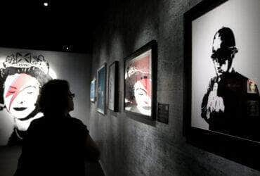 rio recebe exposicao sobre a obra provocadora do artista banksy scaled 1