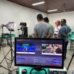 Durante os cursos, os estudantes terão contato com diferentes softwares de edição.  - Foto por: Instituto Brasil