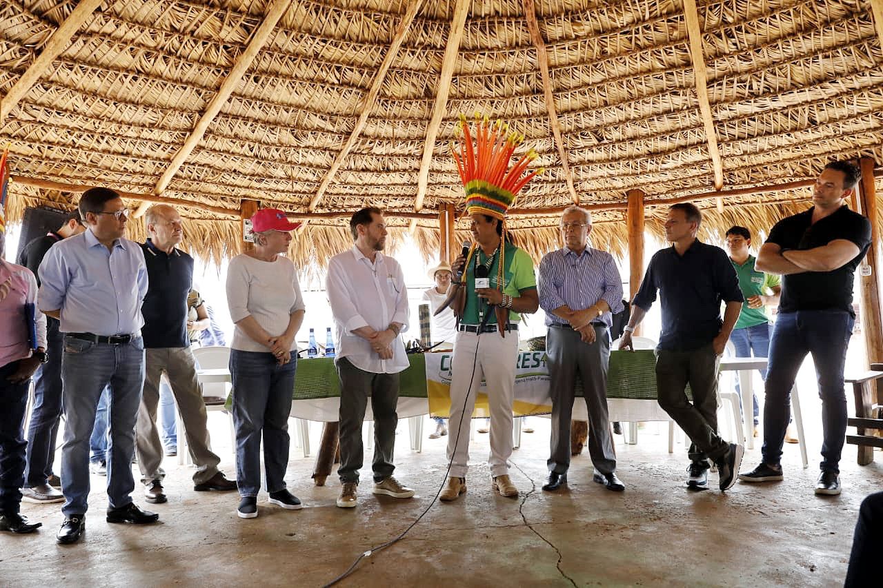 O vice-governador Otaviano Pivetta e senadores visitaram a sede da Cooperparesi, em Campo Novo do Parecis.               Crédito - Marcos Vergueiro
