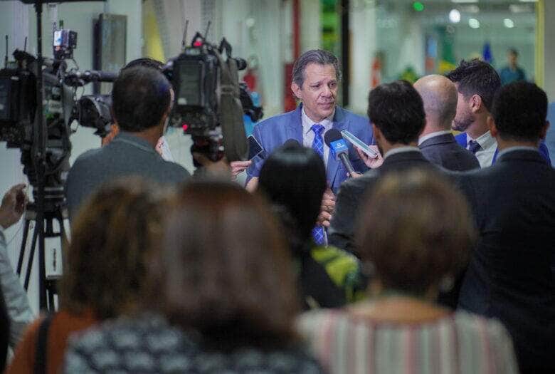 taxa de juros do cartao de credito vai cair muito diz haddad scaled 1