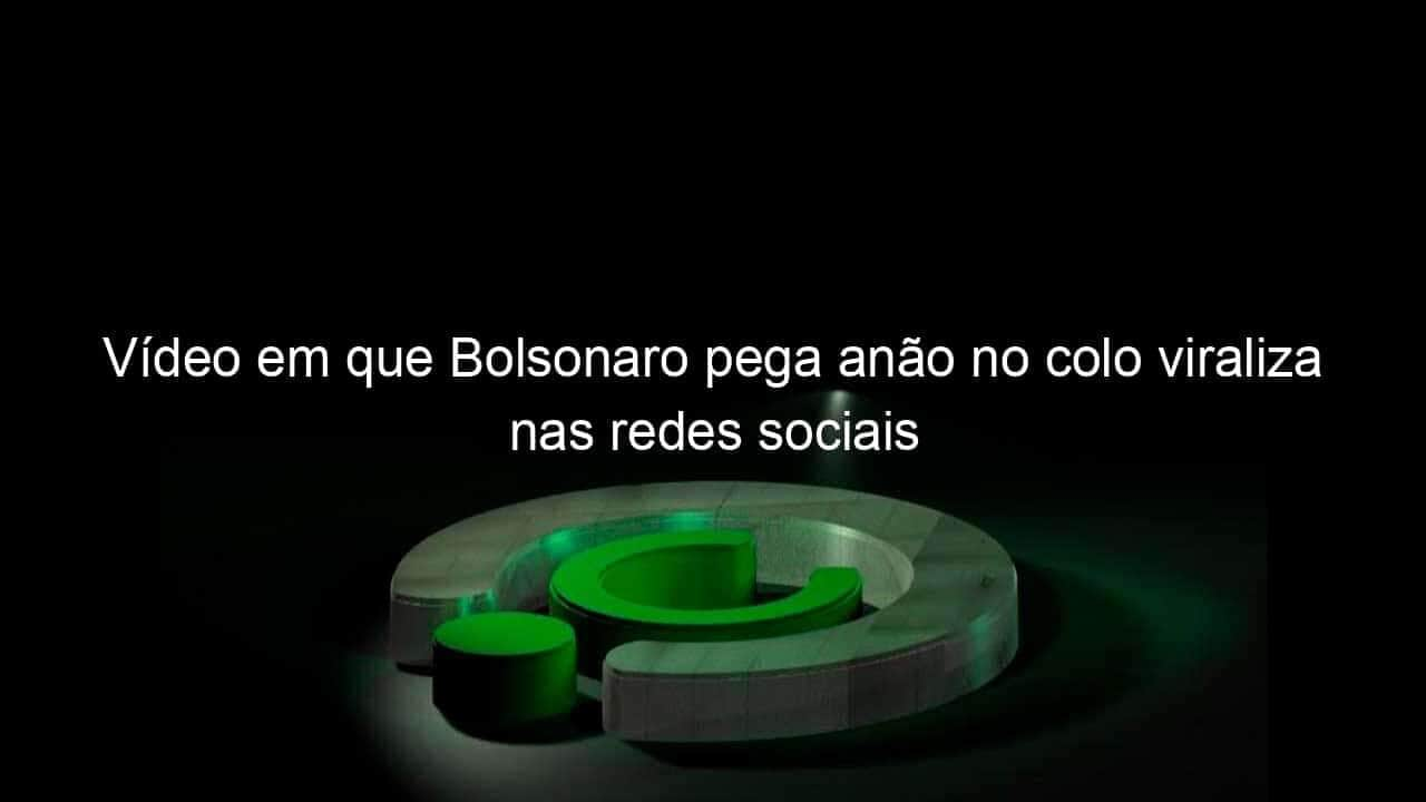 video em que bolsonaro pega anao no colo viraliza nas redes sociais 953147