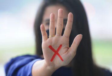 Vítimas de violência doméstica podem apresentar um sinal vermelho na mão para alertar que estão vivendo uma situação de vulnerabilidade Por: Paulo H. Carvalho/Agência Brasília
