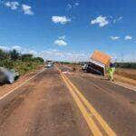 Acidente com caminhonete e duas carretas deixa três pessoas mortas na BR-163 — Foto: PRF