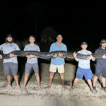 5 Homens capturam uma enorme Python 90 kg; Fotos são virais