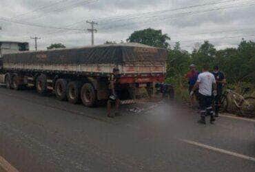 Ciclista colide com caminhão estacionado e morre em Mato Grosso
