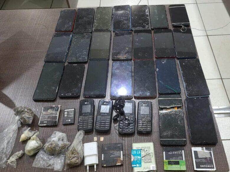 Policial Penal e reeducando estão entre alvo de operação que investiga entrada de drogas e celulares em cadeia