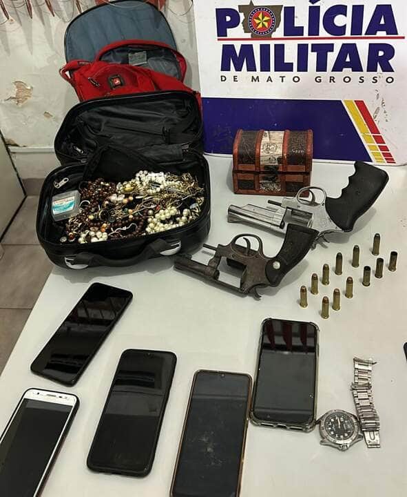 Dois suspeitos são presos e um baleado após roubo em Diamantino