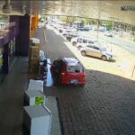 Vídeo mostra homem furtando lavadora de alta pressão em loja de Cuiabá