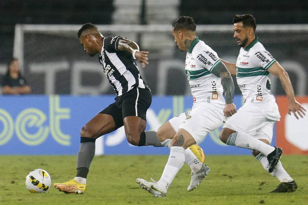 Botafogo, Coritiba, brasileiro Por: Vitor Silva/Botafogo/Direitos Reservados