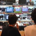 Cartões de loja são hoje a forma de financiamento que mais leva o consumidor para a inadimplência Por: Arquivo/Agência Brasil