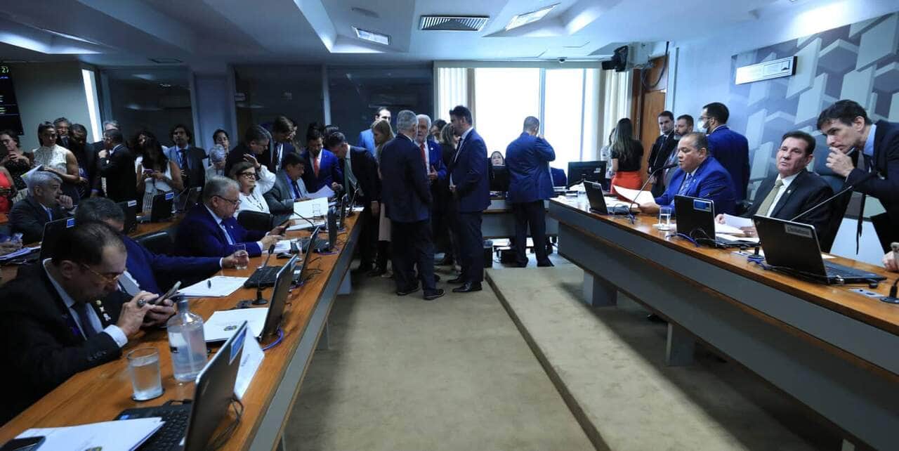 Brasília (DF) 22/11/2023 Sessão da CAE que votou o projeto que tributa rendimentos de aplicações financeiras, lucros e dividendos de entidades controladas no exterior (offshores). Foto Lula Marques/ Agência Brasil