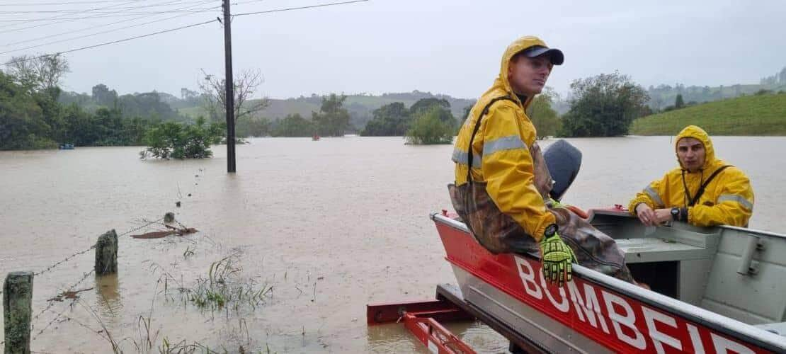 Chuva em Santa Catarina Por: Corpo de Bombeiros Militar de Santa Catarina (CBMSC)