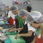 Brasília (DF) - Caminhos da Reportagem - Alunos do curso técnico de gastronomia do instituto federal de Brasília. A taxa de desemprego no Brasil é de 8,8%, segundo a pesquisa mais recente do IBGE. Já entre os jovens de 18 a 24 anos, esse índice é o dobro: 18%. Foto: Divulgaçāo