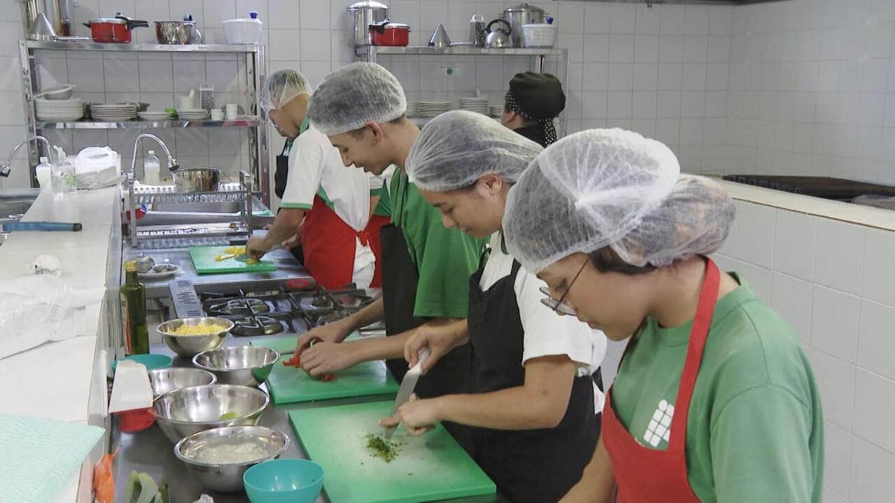 Brasília (DF) - Caminhos da Reportagem - Alunos do curso técnico de gastronomia do instituto federal de Brasília. A taxa de desemprego no Brasil é de 8,8%, segundo a pesquisa mais recente do IBGE. Já entre os jovens de 18 a 24 anos, esse índice é o dobro: 18%. Foto: Divulgaçāo
