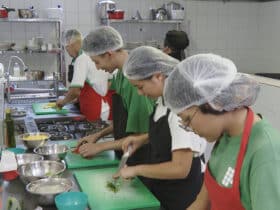 Brasília (DF) - Caminhos da Reportagem - Alunos do curso técnico de gastronomia do instituto federal de Brasília. A taxa de desemprego no Brasil é de 8,8%, segundo a pesquisa mais recente do IBGE. Já entre os jovens de 18 a 24 anos, esse índice é o dobro: 18%. Foto: Divulgaçāo