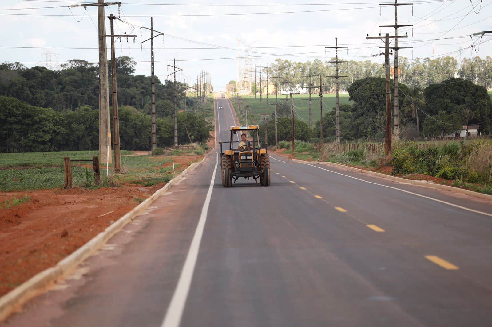 governo asfalta duas novas estradas em sinop esse e um estado que ajuda no desenvolvimento que a cidade precisa diz prefeito interna 2 2023 11 30 2349535830