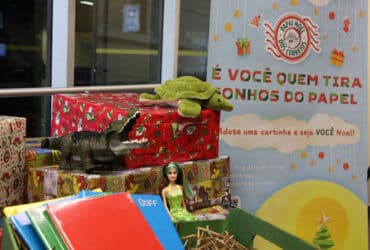 Lançamento da 32ª edição da Campanha Papai Noel dos Correios para o apadrinhamento das cartas com pedidos de Natal escritas por crianças de escolas públicas, no edifício-sede dos Correios, em Vila Leopoldina. Por: Rovena Rosa/Agência Brasil