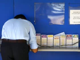 Apostadores fazem filas em casas lotéricas de Brasília. A Caixa Econômica Federal sorteia amanhã (12) a lotofácil da Independência. Por: Marcelo Camargo/Agência Brasil