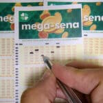 Volantes da Mega Sena sendo preenchidos para apostas em casas lotéricas da Caixa. Foto: Rafa Neddermeyer/Agência Brasil/Arquivo