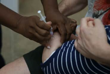 Brasília (DF) Vacinação contra a gripe para crianças a partir de seis meses até 11 anos de idade. Por: Valter Campanato/Agência Brasil
