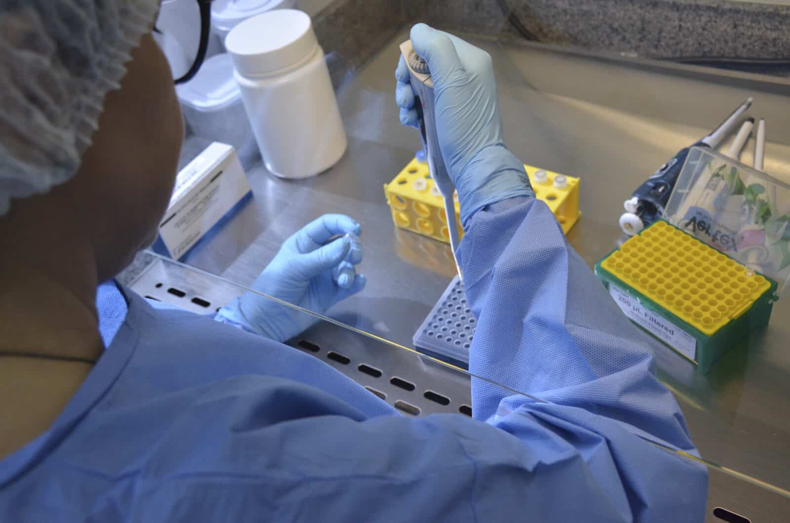 O Laboratório Central de Saúde Pública de Santa Catarina (LACEN) está realizando exames para identificação do novo coronavírus (COVID-19) Por: Robson Valverde / SES-SC