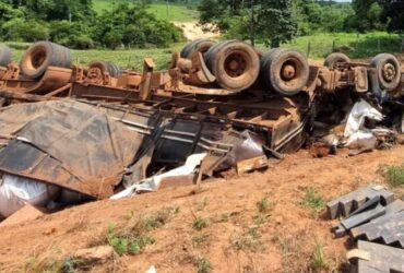 Homem morre após capotamento de veículo de carga em Mato Grosso