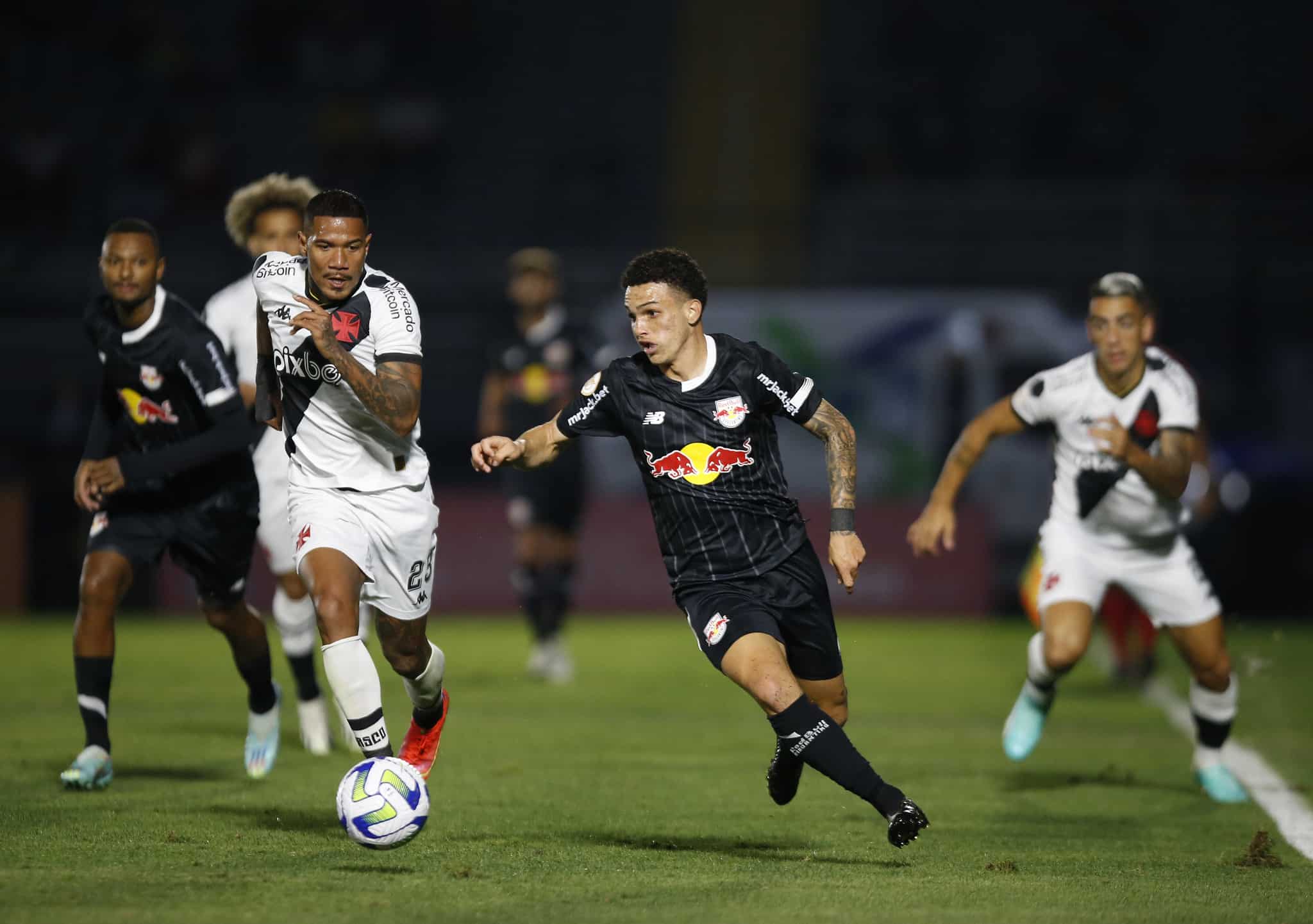 Vasco x Bragantino: onde assistir ao vivo, horário e escalações