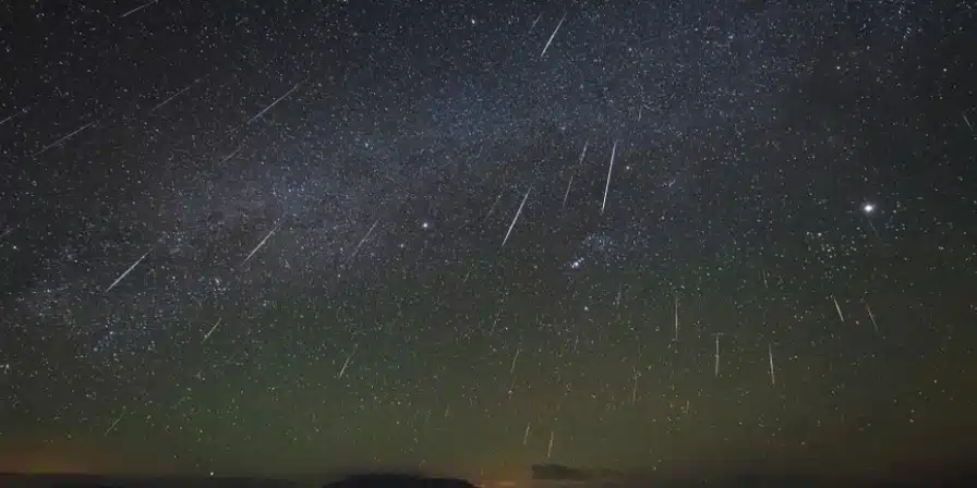 Este espetáculo cósmico anual, conhecido como Gemínidas, ganha ainda mais fascínio quando compreendemos sua conexão singular com o asteroide Faetonte.