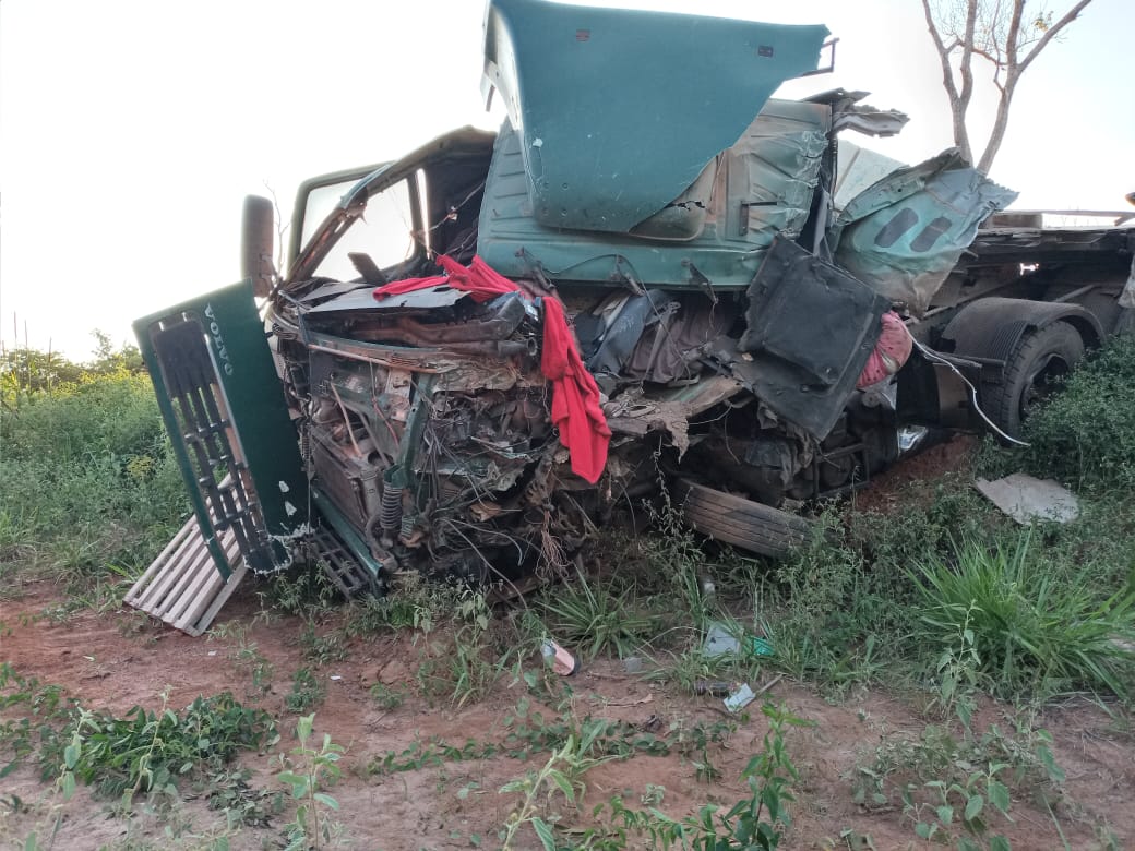 Motorista morre em colisão envolvendo duas carretas na MT-170