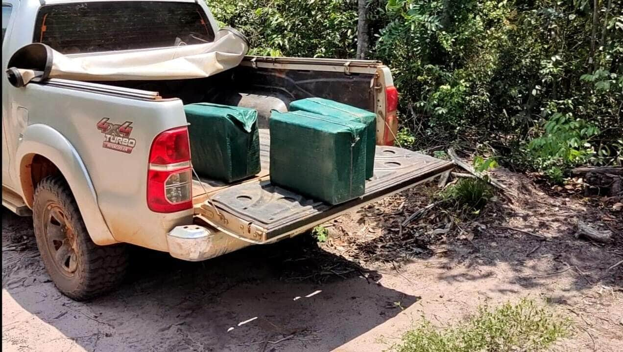 Gefron apreende 500 quilos de droga e duas caminhonetes em Campos de Júlio