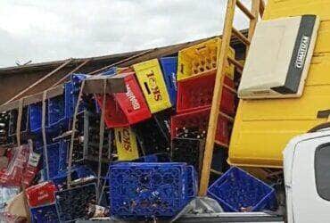 Acidente na BR-163 em Sinop envolvendo caminhonete e veículo de carga interrompe tráfego