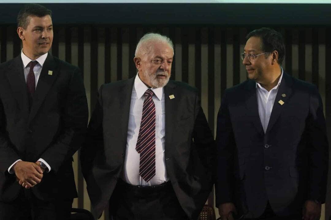 Rio de Janeiro (RJ) 07/12/2023 – O presidente Luiz Inácio Lula da Silva com os presidentes do Paraguai, Santiago Peña, e da Bolívia, Luis Arce, no lançamento do “Rotas para a Integração”, na Cúpula do Mercosul, no Museu do Amanhã. Foto: Fernando Frazão/Agência Brasil