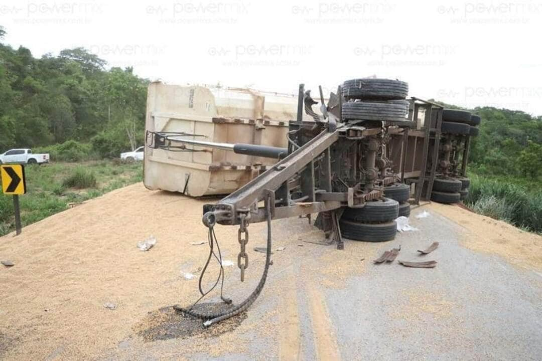 As equipes de resgate da Nova Rota do Oeste responderam rapidamente à ocorrência, constatando o óbito de um dos motoristas.