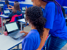 mais de 180 mil Chromebooks já foram distribuídos nas escolas de Ensino Fundamental e Ensino Médio - Foto por: Assessoria