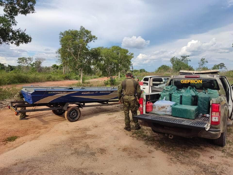 forcas de seguranca apreendem 360 kg de pasta base de cocaina enterrados em area de mata interna 1 2023 12 13 910248255