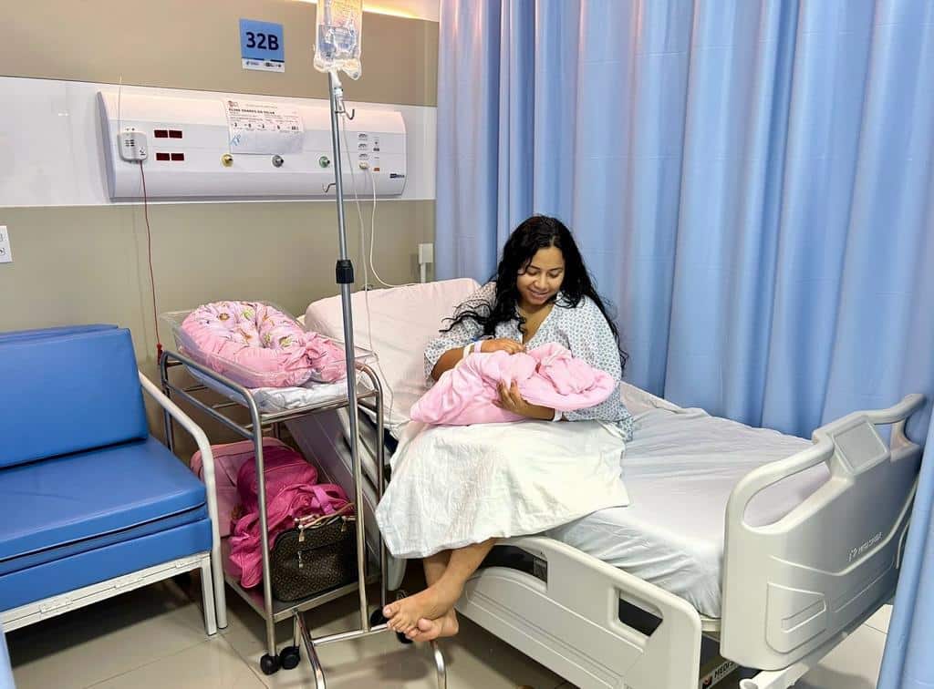 Eline Soares da Silva deu à luz no Hospital Regional de Sorriso antes e depois da reforma e comprovou mudança na estrutura              Crédito - Arquivo pessoal