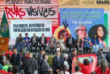 Brasília (DF), 11/12/2023, O presidente Luiz Inácio Lula da Silva, durante o lançamento do Plano Ruas Visíveis - Pelo direito ao futuro da população em situação de rua, no Palácio do Planalto. A iniciativa faz parte da celebração dos 75 anos da Declaração Universal dos Direitos Humanos e do Dia Internacional dos Direitos Humanos, comemorados ontem (10) em todo o mundo. Foto: Jose Cruz/Agência Brasil