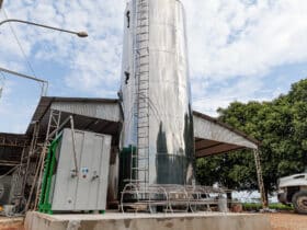 Silo isotérmico tem capacidade para armazenar 40 mil litros de leite e vai dobrar capacidade de laticínio - Foto por: Marcos Vergueiro/Secom-MT