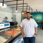 Empresário Yasser Caldeira, proprietário da Dona Fresca Pescados, contou com apoio para investir no negócio - Foto por: Assessoria