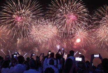 Queima de fogos na praia de Copacabana, Réveillon Rio 2019 Por: Gabriel Monteiro/SECOM