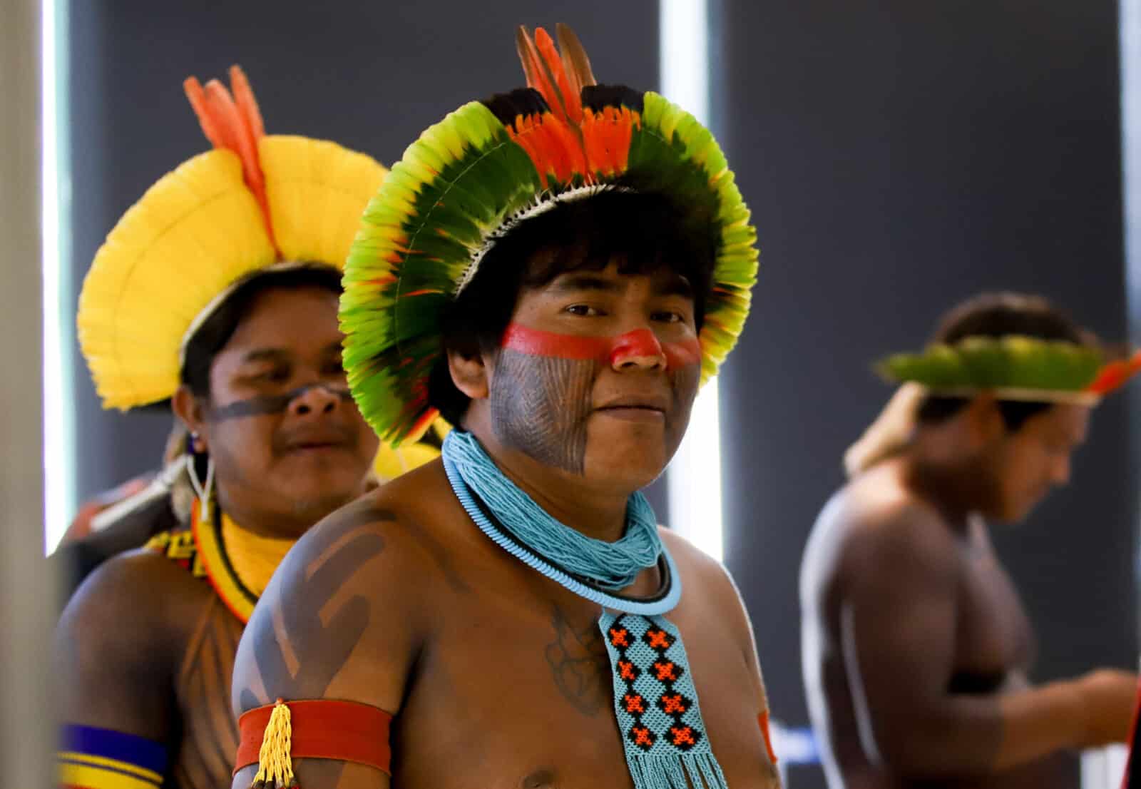 Brasília (DF), 21/09/2023, Indígenas entrando no STF para sessão sobre a tese do marco temporal. Foto: Antônio Cruz/Agência Brasil