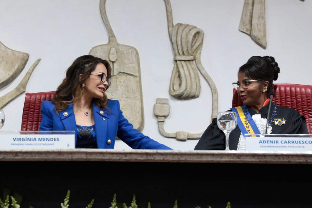Primeira-dama de MT Virginia Mendes e a nova presidente do TRT 23ª Região -MT, Adenir Carruesco              Crédito - Jana Pessôa