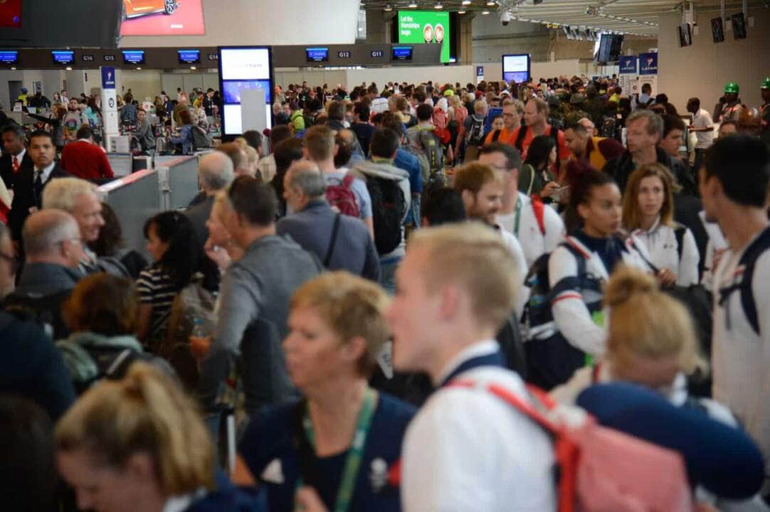 Rio de Janeiro - Movimento intenso de passageiros na tarde de hoje (22) no Aeroporto Internacional Tom Jobim/RioGaleão, com a partida das delegações olímpica (Tomaz Silva/Agência Brasil)