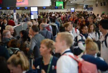 Rio de Janeiro - Movimento intenso de passageiros na tarde de hoje (22) no Aeroporto Internacional Tom Jobim/RioGaleão, com a partida das delegações olímpica (Tomaz Silva/Agência Brasil)