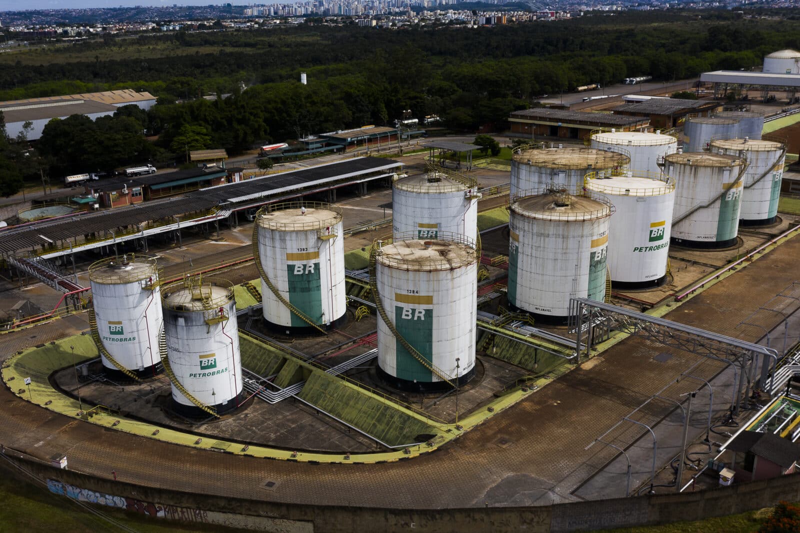 Centro de Distribuição da Petrobras no SIA, Terminal Terrestre de Brasília, onde se armazena e distribui produtos da companhia para os postos de combustíveis do Distrito Federal. Por: Marcello Casal JrAgência Brasil