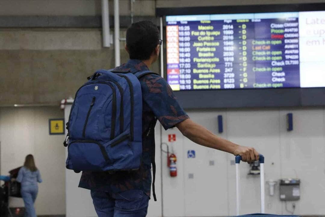 Rio de Janeiro (RJ), 02/10/2023 - Movimento de passageiros no Aeroporto Internacional Tom Jobim, no Galeão, após migração de voos operados no Aeroporto Santos Dumont. Foto: Fernando Frazão/Agência Brasil
