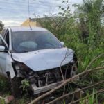 Motorista perde controle do veículo e invade terreno do aeroporto Marechal Cândido Rondon