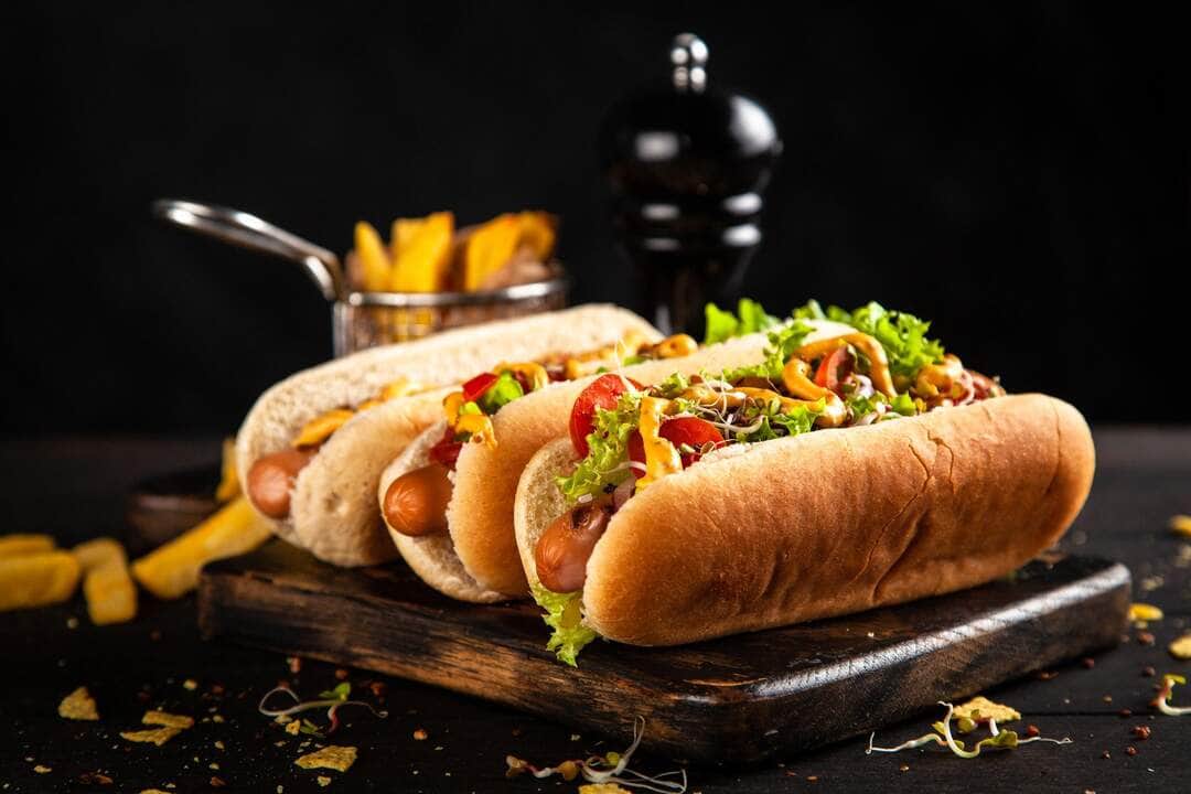 Aprenda fazer cachorro quente simples e delicioso! 4 Cachorro-quente de close-up - Fotos do Canva