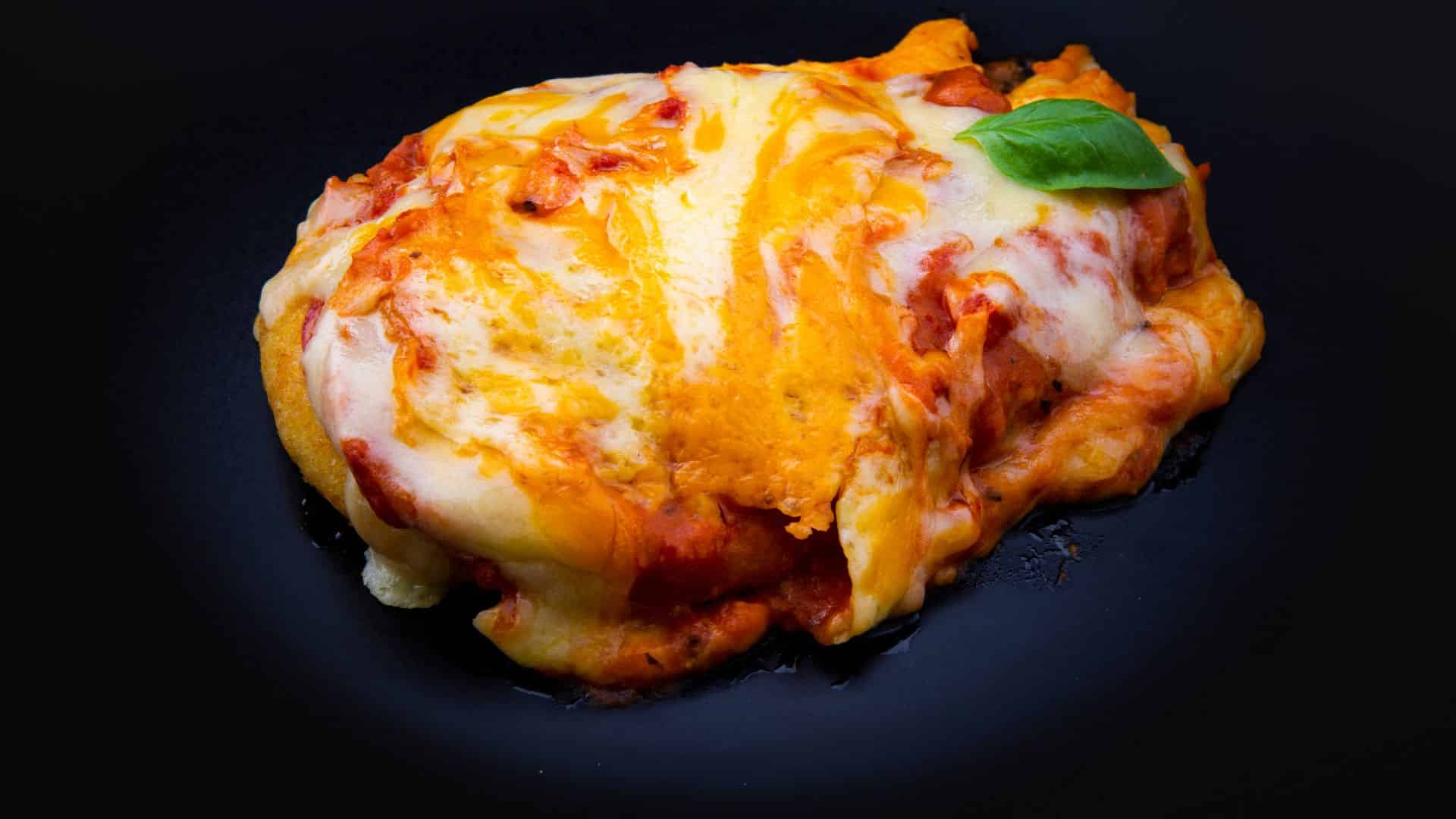 Filé de frango à parmegiana